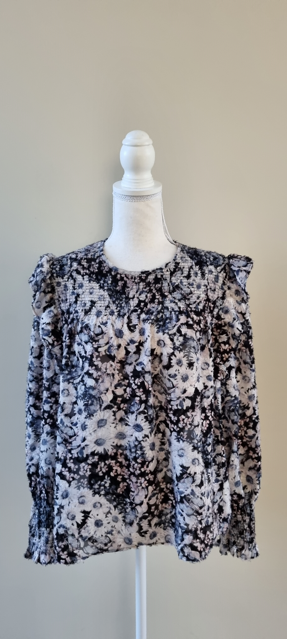 Decjuba Top size 16