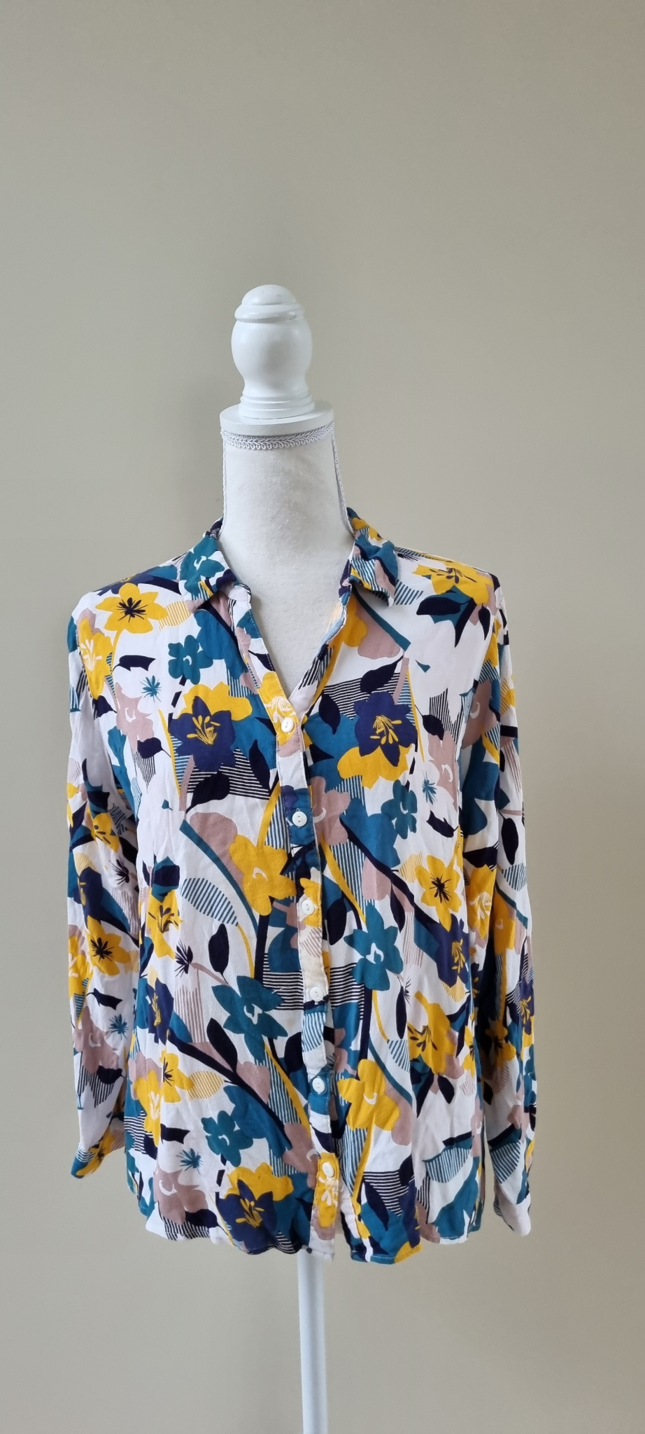 Twin Lakes Shirt size 14