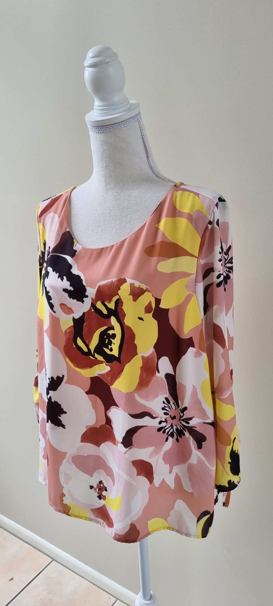 Oliver Black Top size 18, image 2
