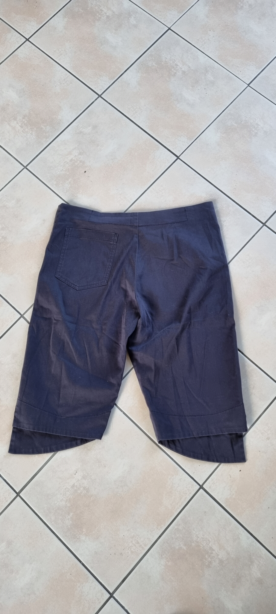 Mild Red Shorts size 14, image 2