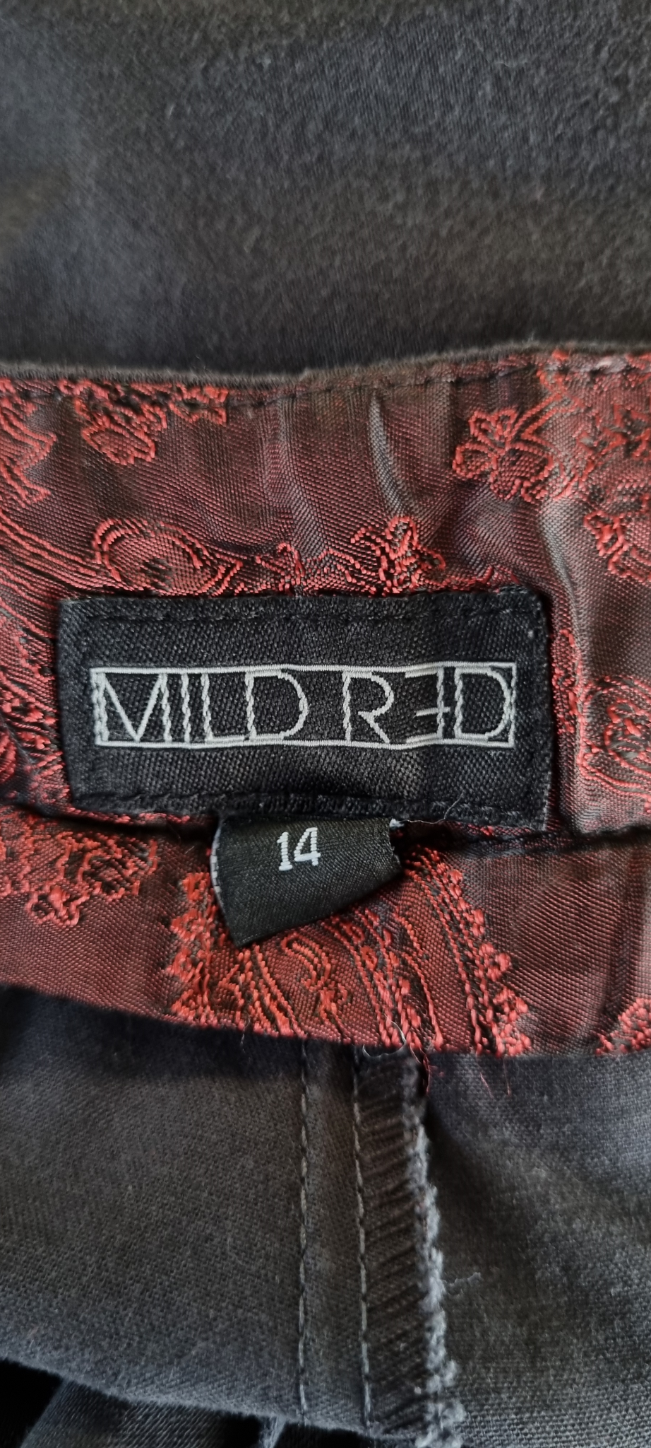 Mild Red Shorts size 14, image 3
