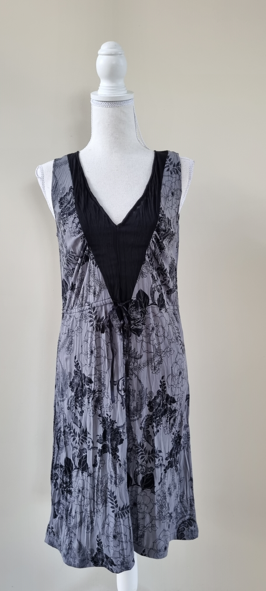 Annah Stretton Dress Size M
