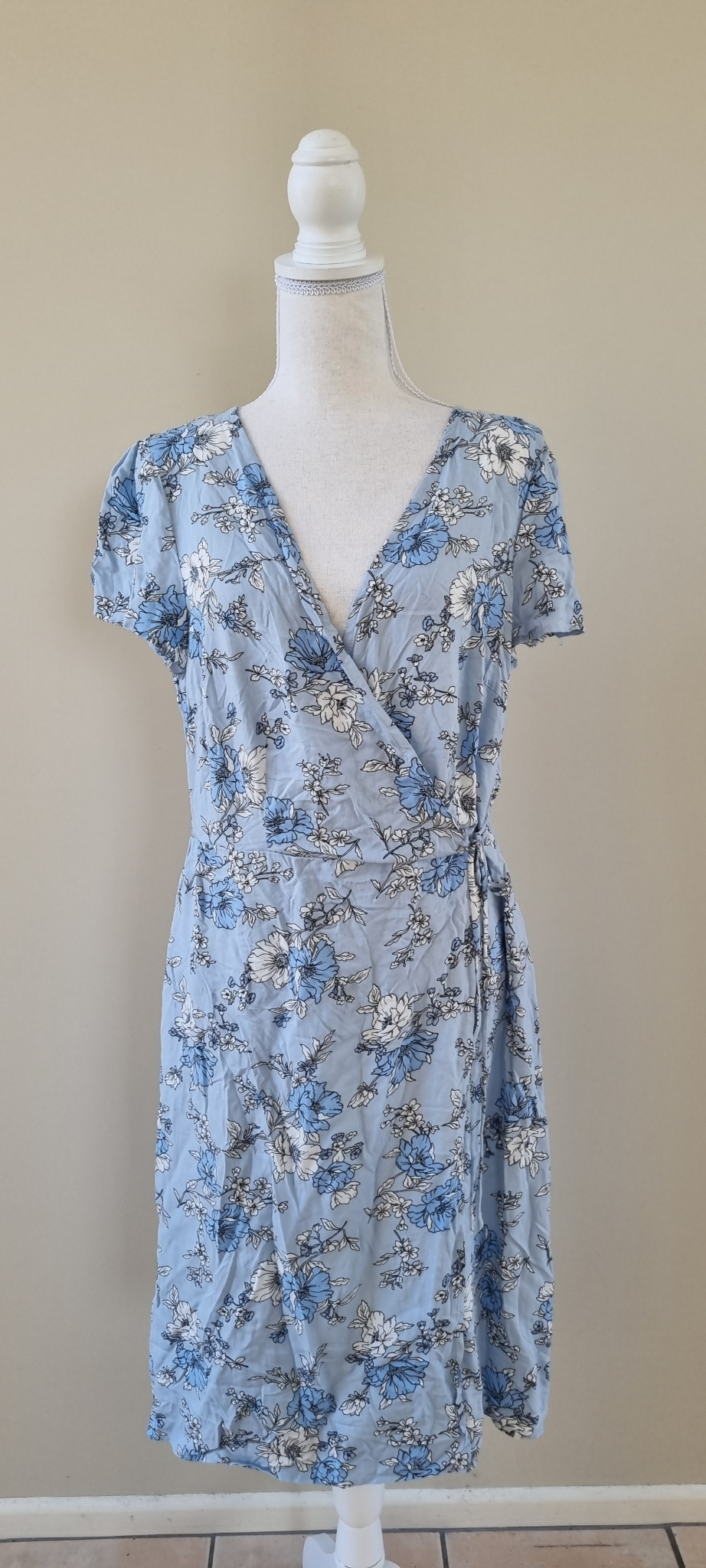 Capture Dress Size 14