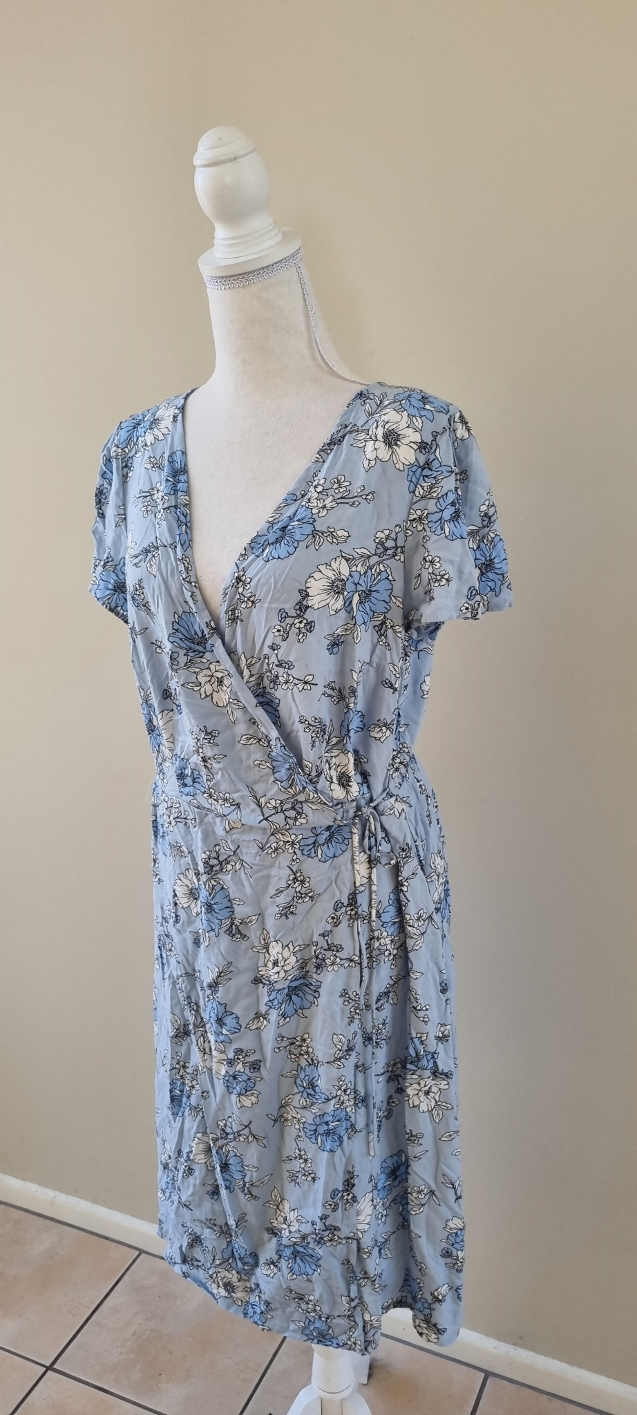 Capture Dress Size 14, image 2