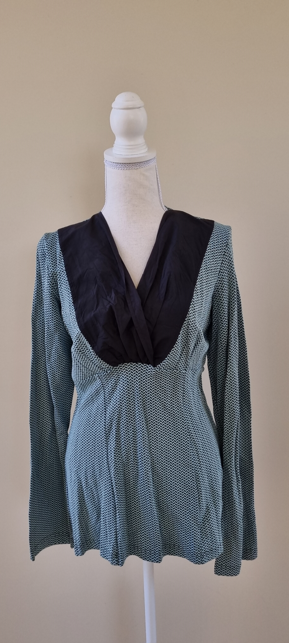 Annah Stretton Top size M