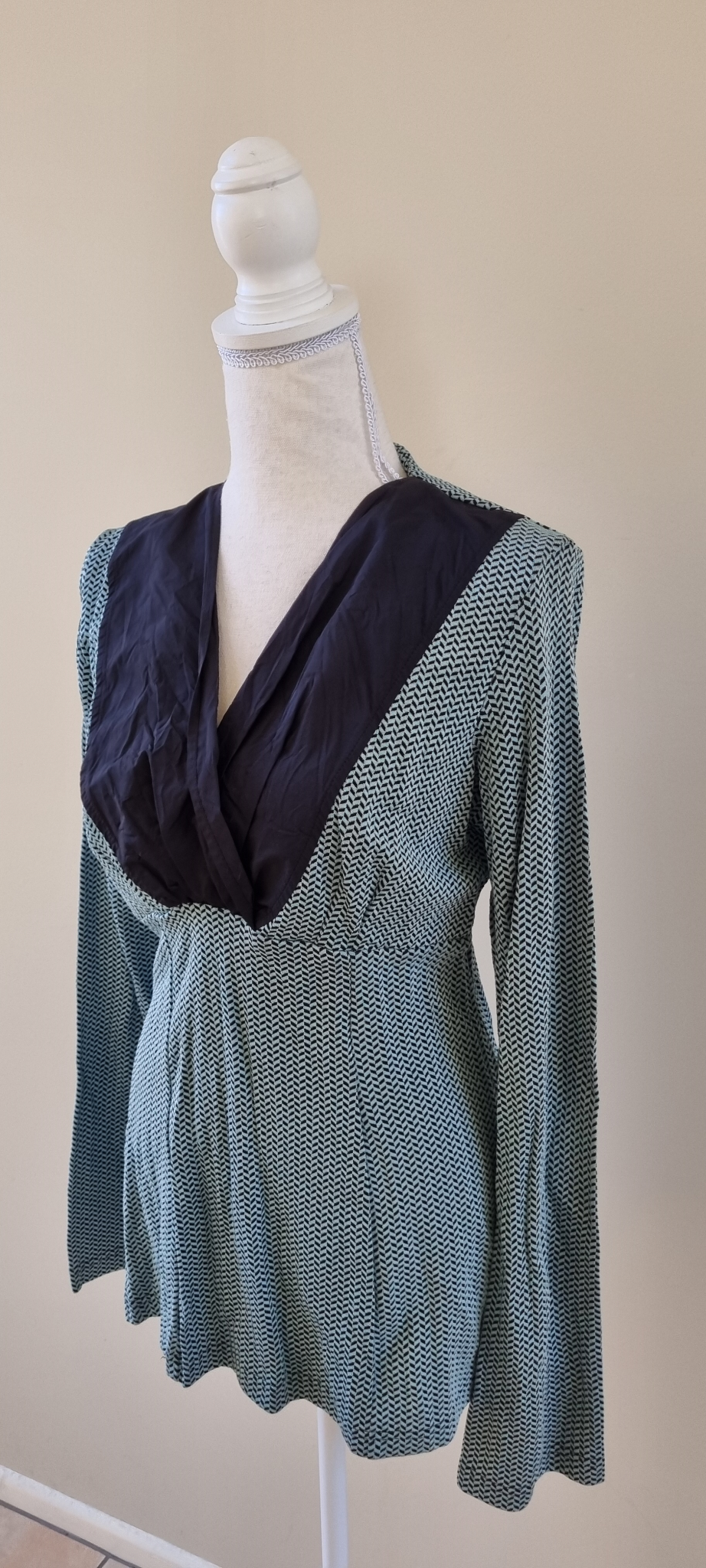 Annah Stretton Top size M, image 2