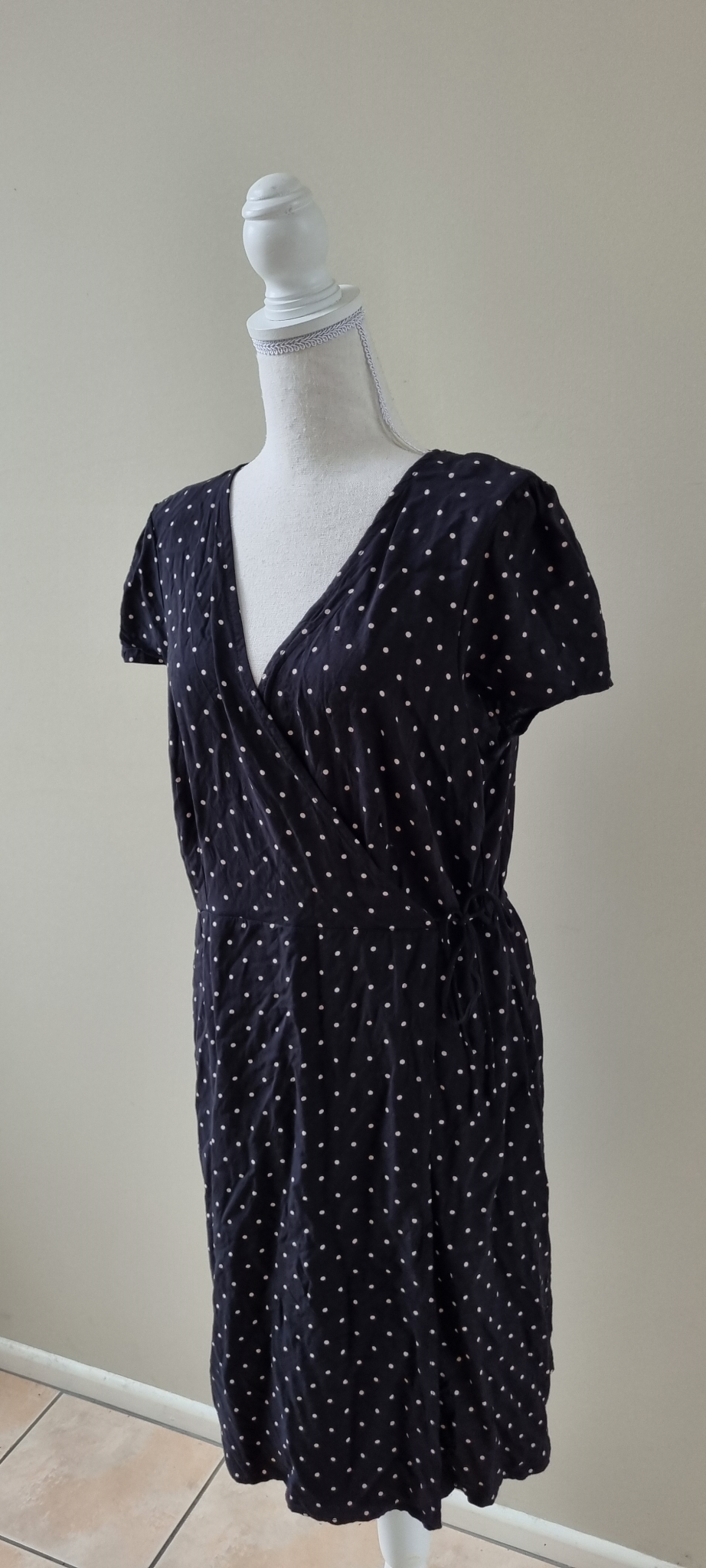 Capture Dress Size 16, image 2