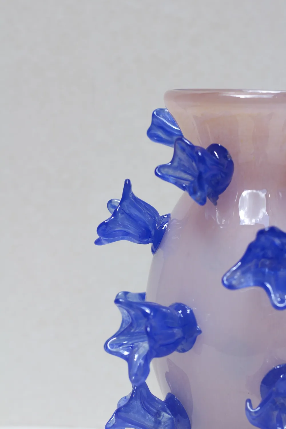GLASS VASE – ETERNAL, BLUE FLOWERS Modern Other Roksolana Khudoba - Subjektiv.art 3