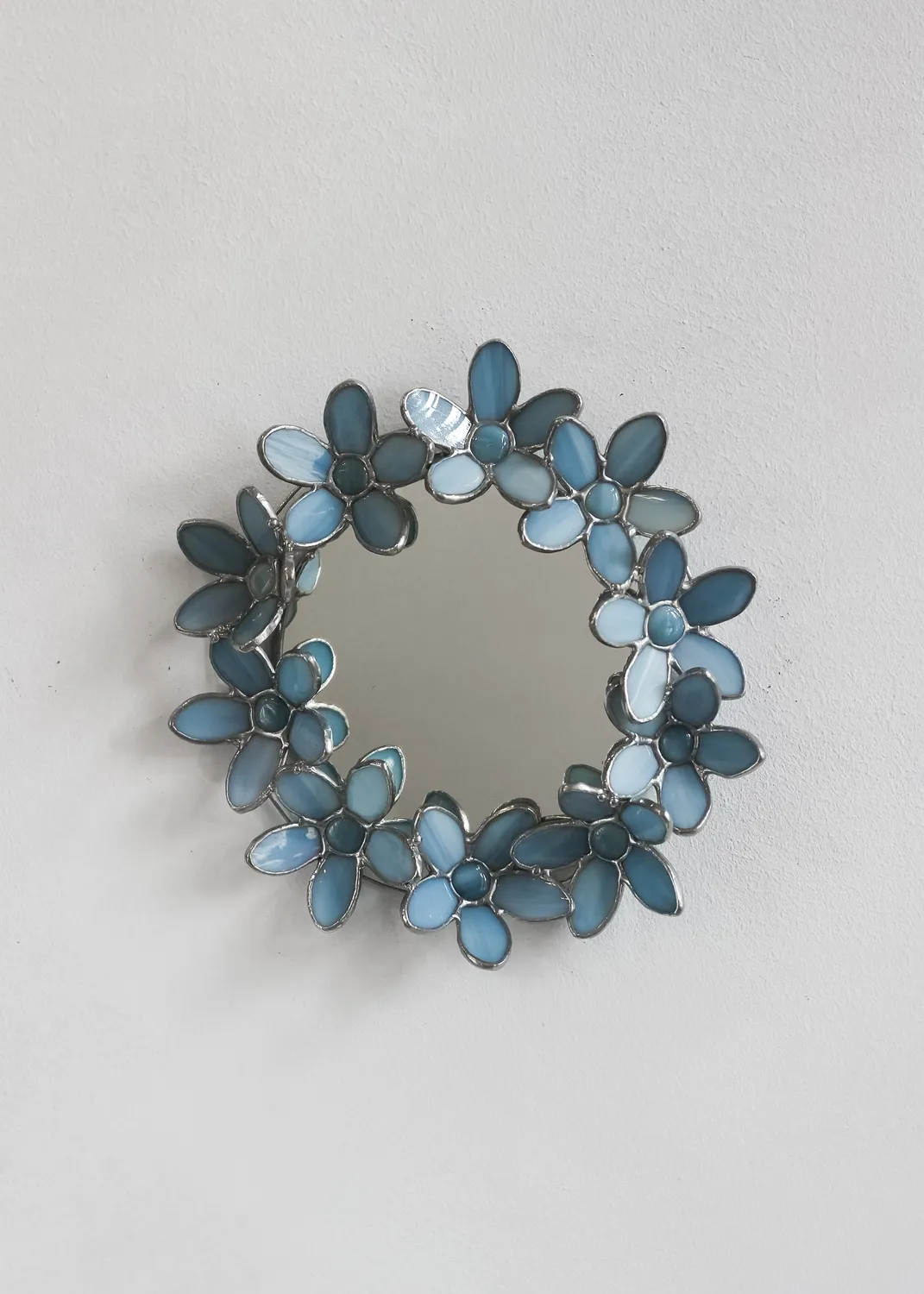 MIRROR – WREATHFLOWER, BLUE 21 CM Modern Other Roksolana Khudoba - Subjektiv.art 2