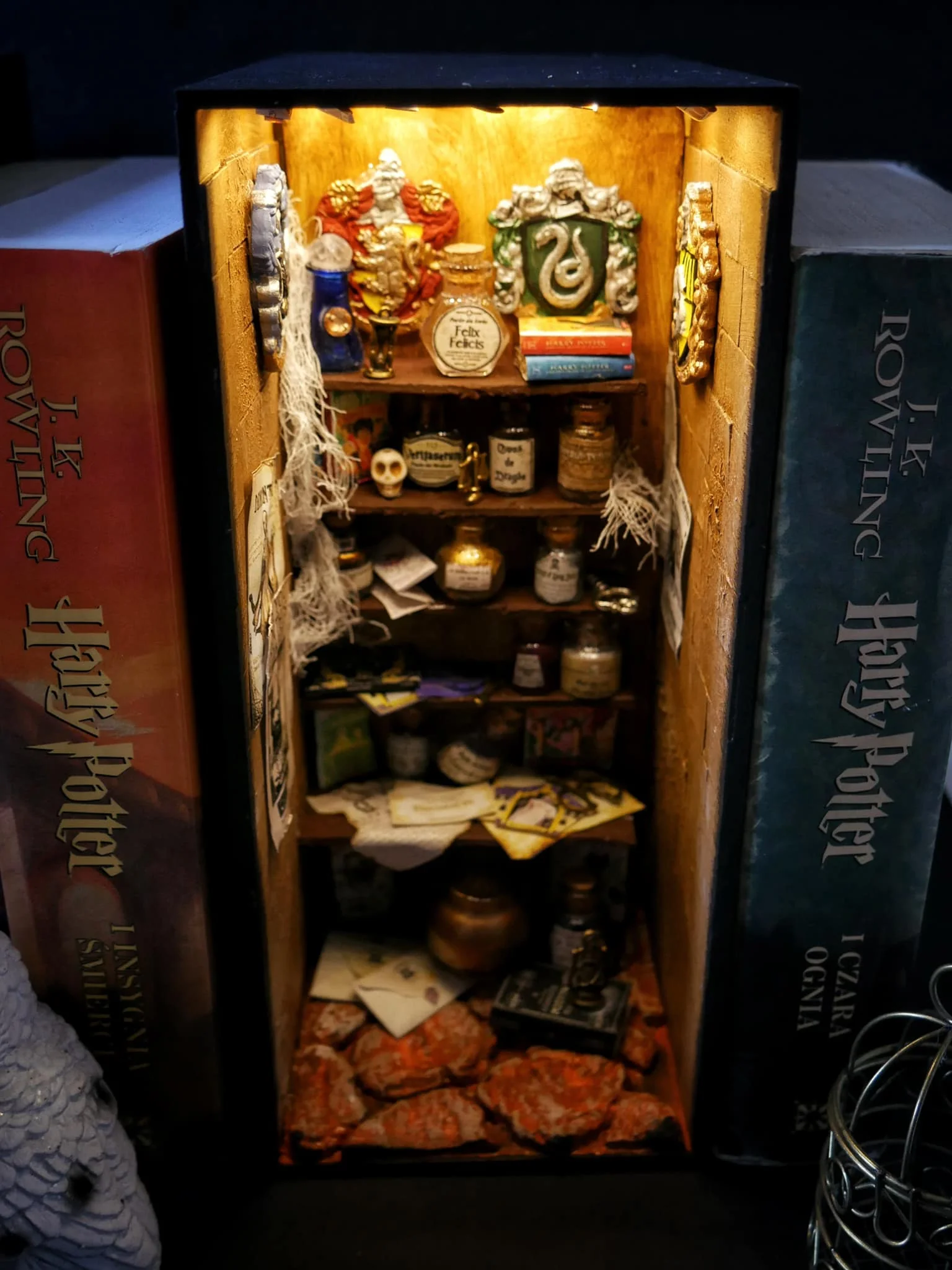 Magiczny pokoik - czyli book nook w klimacie szkoły czarodziejów Gdańsk