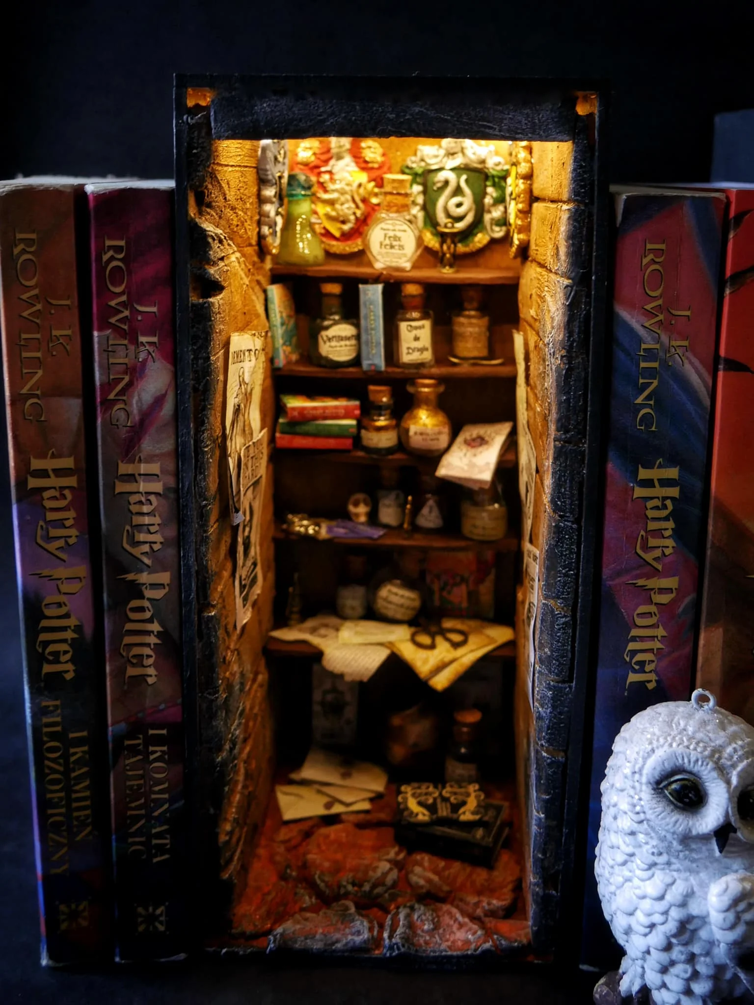 Magiczny pokoik - czyli book nook w klimacie szkoły czarodziejów