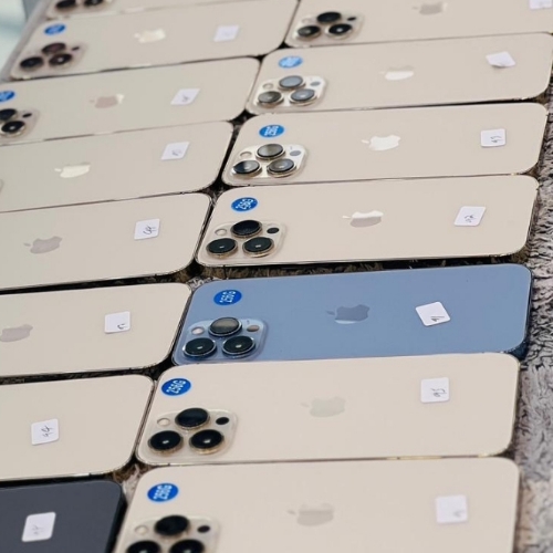 13 PRO MAX USED 256 GB UNDER WARENTY