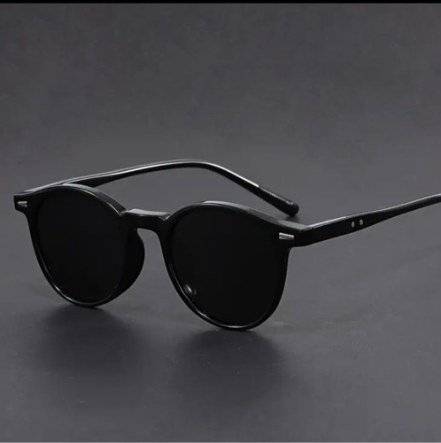BLACK SUNGLASSES