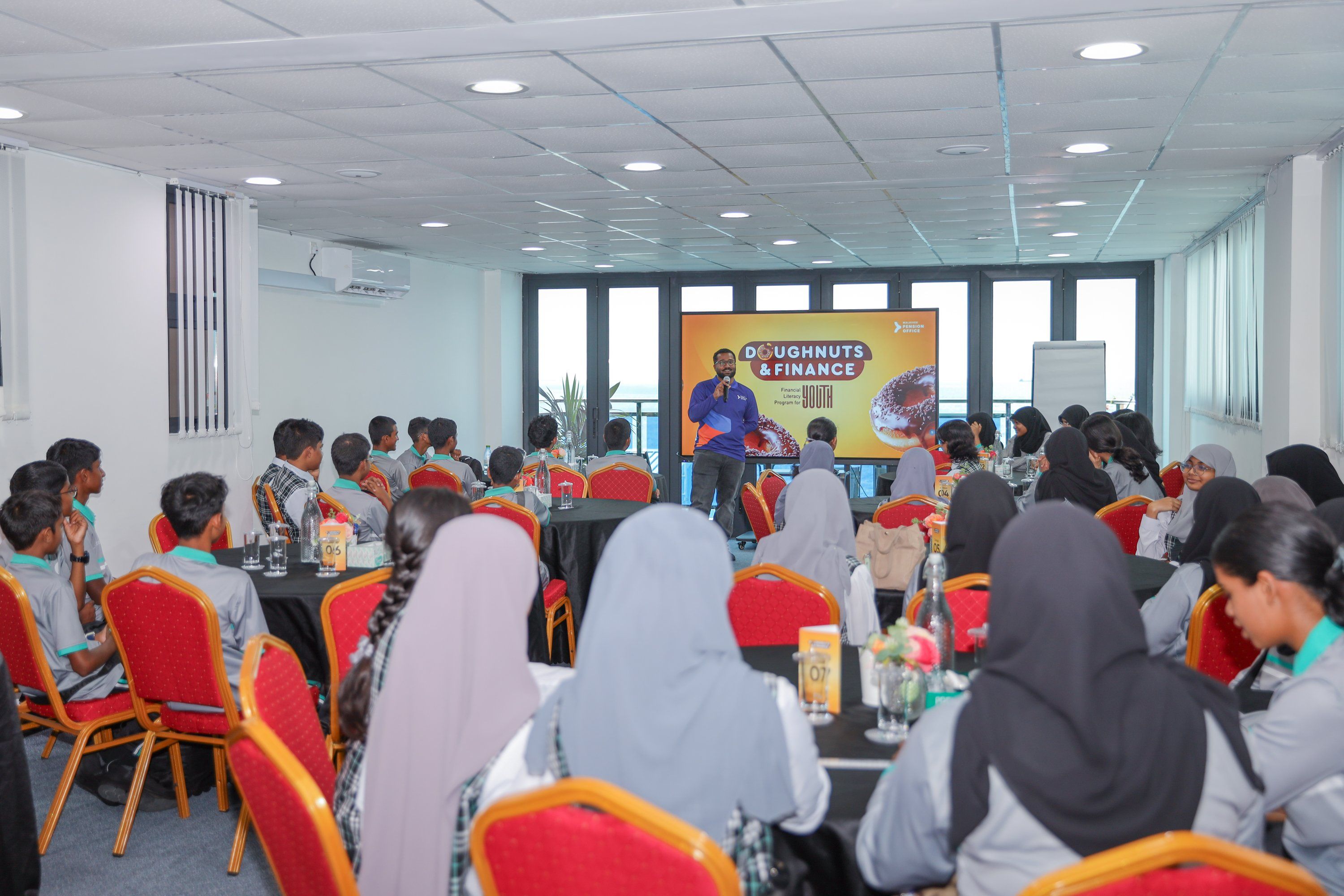 ޑޯނަޓްސް އެންޑް ފައިނޭންސް