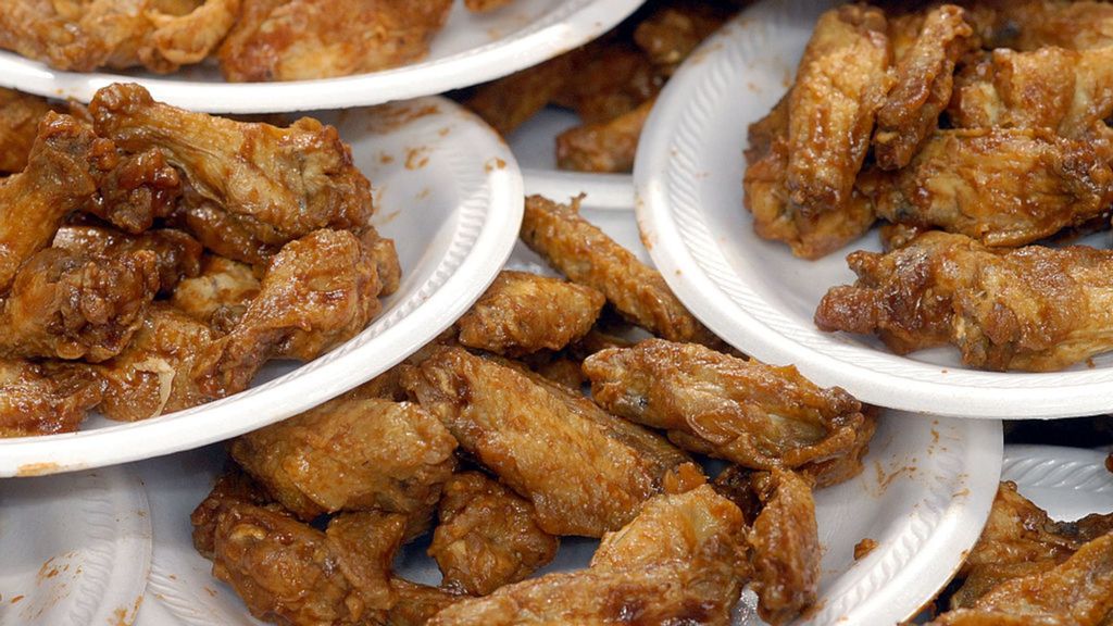 Majority of Americans know the best way to eat chicken wings