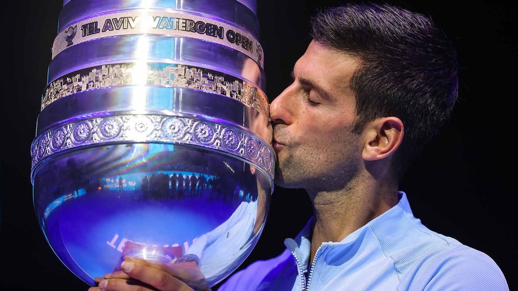 Novak Djokovic embraces the Tel Aviv Watergen Open trophy after winning it for the first time in his successful career. (Photo Credit: Tel Aviv Watergen Open)