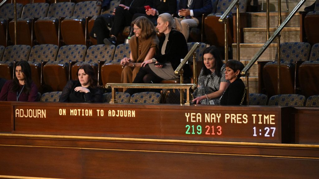 Onlookers watch as a board displays the vote count as members of the House of Representatives vote on a motion to adjourn, at the US Capitol in Washington, DC, on January 5, 2023. - The US House of Representatives plunged deeper into crisis Thursday as Republican favorite Kevin McCarthy failed again to win the speakership -- entrenching a three-day standoff that has paralyzed the lower chamber of Congress. MANDEL NGAN/BENZINGA