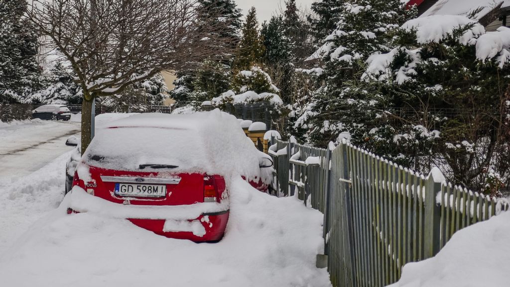 Heaps of snow, drifts and buried roads, sidewalks and parked cars covered with snow are seen in Gdansk, Poland on 5 February 2023. PHOTO BY MICHAL FLUDRA/GETTY IMAGES