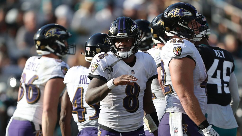 November 27, 2022: Baltimore Ravens quarterback Lamar Jackson (8