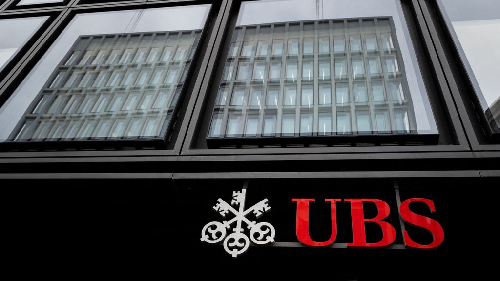 A photograph shows a logo of Swiss banking giant UBS in Zurich, on March 23, 2023. - The marriage of UBS and Credit Suisse was hastily arranged to prevent a global financial meltdown -- but the resulting megabank could cause domestic problems in Switzerland, the central bank admitted on March 23, 2023. FABRICE COFFRINI/BENZINGA