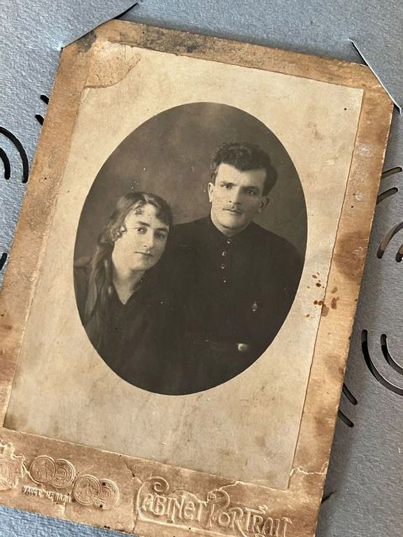 Sliver of hope after New York heirloom hunter tracks down owners of long-lost photo album to Ukraine