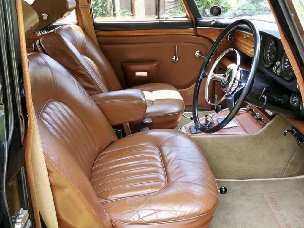 Historic car that took Maggie Thatcher to the Queen is at auction