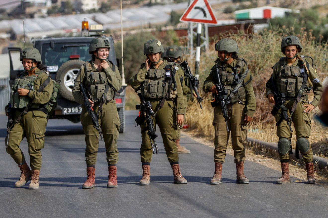 <p>IDF soldiers secure the scene of a shooting attack on a bus on Route 90 in the Jordan Valley in 2022.  Three separate terror shootings were reported in Samaria on Sunday, with no casualties. NASSER ISHTAYEH/FLASH90.</p>