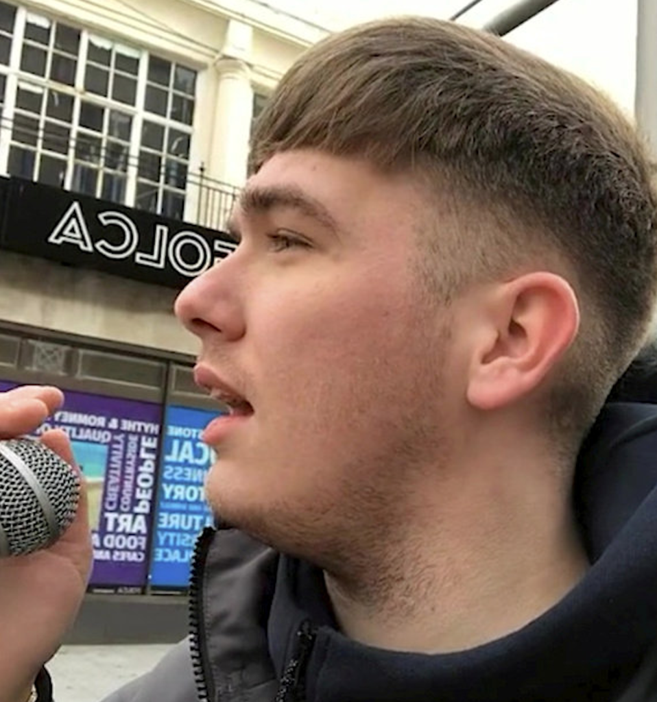 Busker Robbi McKeown singing in a public space. His voice has brought listeners to tears. SCREENGRAB/SWNS TALKER