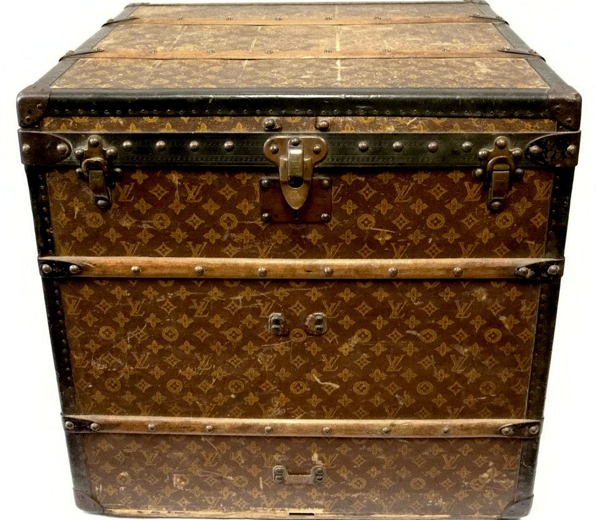 Toronto man finds 120-year-old vintage Louis Vuitton trunk in grandmother's  basement - Toronto