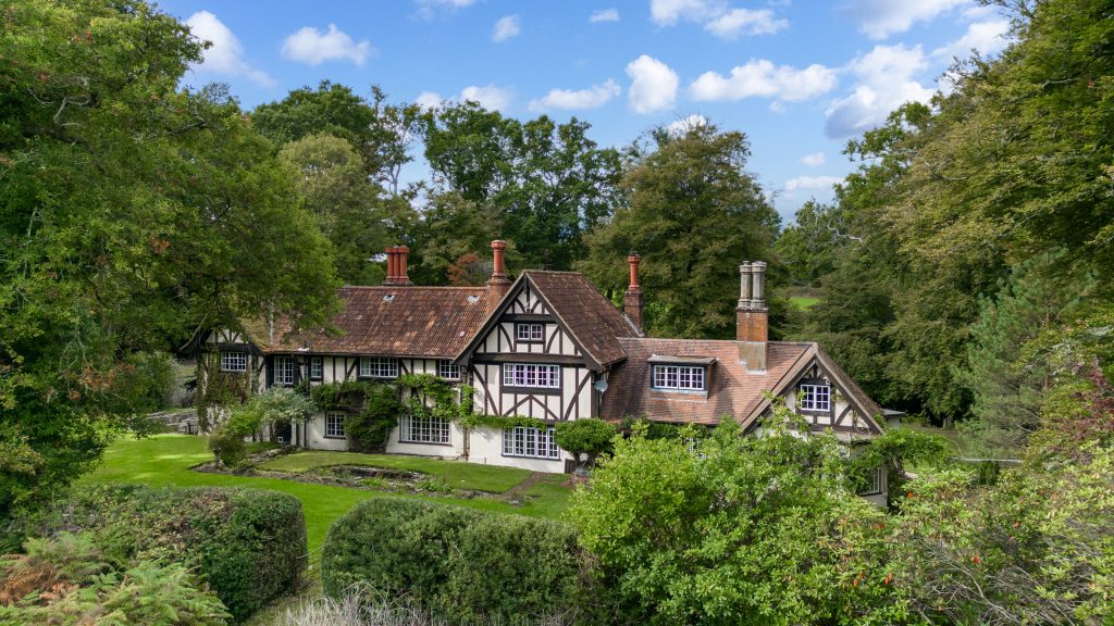 A stunning country 'Sherlock Homes' manor once owned by Sir Arthur Conan Doyle is up for sale for £3million. The author became interested in the area after working on one of his novels. SPENCERS NEW FOREST VIA SWNS 