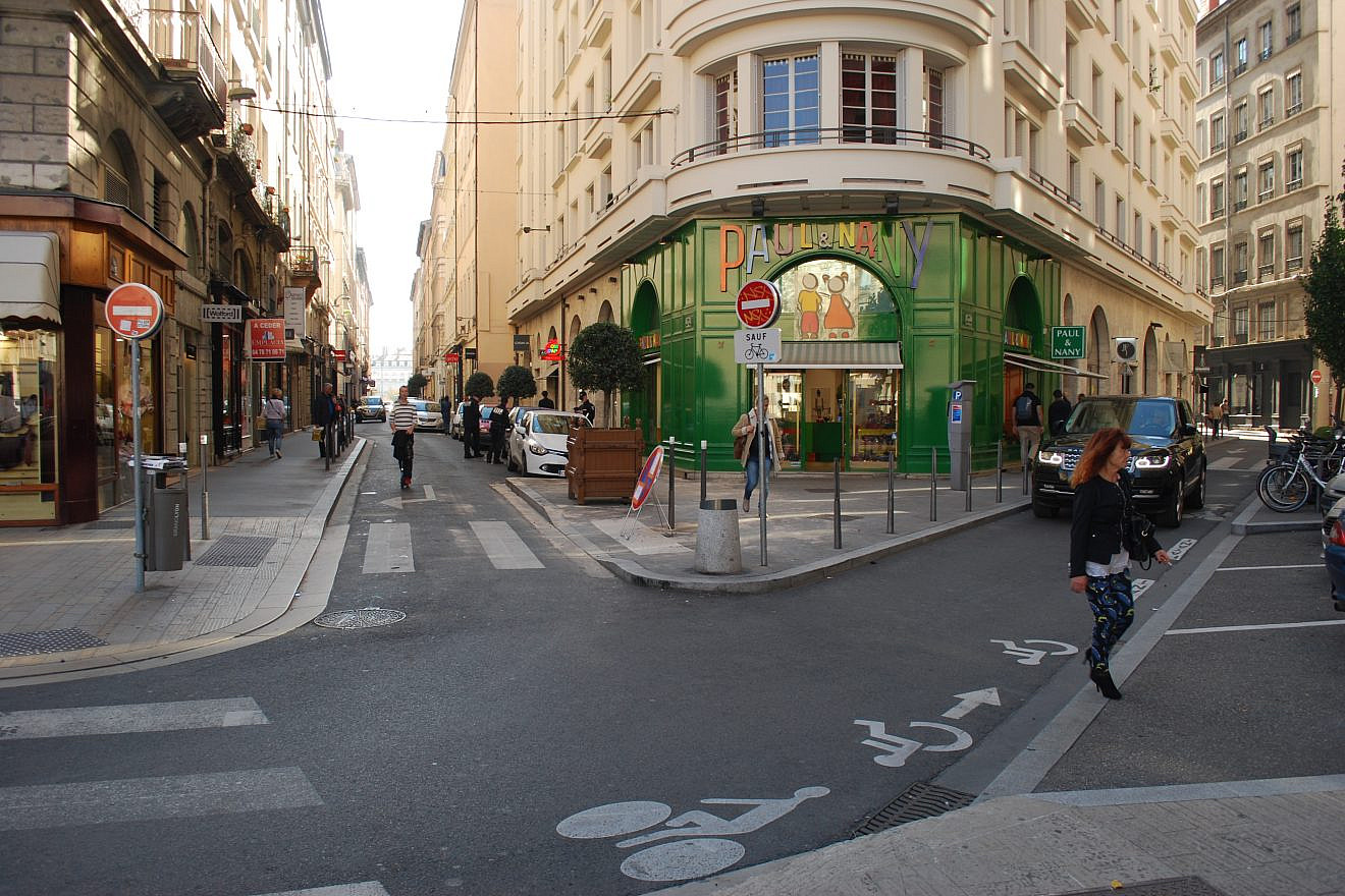 <p>Émile-Zola Street in the second arrondissement of Lyon, France. “Unfortunately, this kind of antisemitic assault is not an exception,” says Anne-Sophie Sebban-Bécache, director of the American Jewish Committee’s Paris branch. JEAN HOUSEN VIA WIKIMEDIA COMMONS.</p>