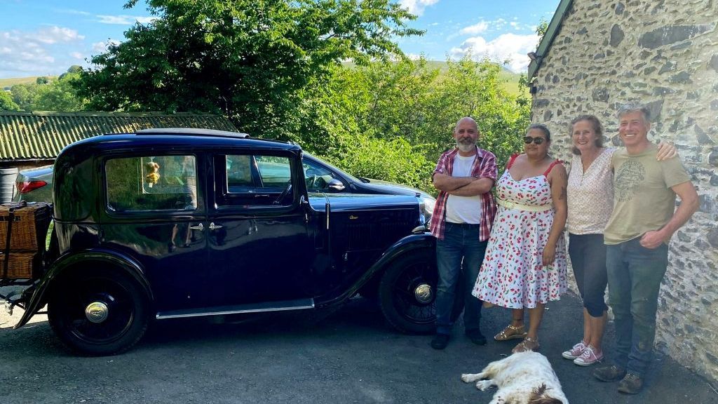 A car fanatic has taken an extraordinary road trip to reunite his 90-year-old vintage Austin motor with all its previous owners - dead and alive. SWNS/GETTYI MAGES 