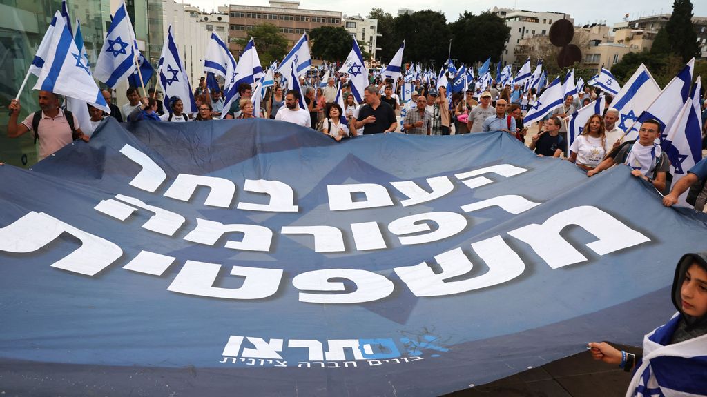 Supporters of Israel's Prime Minister Benjamin Netanyahu raise a giant a banner reading in Hebrew People chose legal reform as they demonstrate in support of the government's controversial judicial overhaul bill in Tel Aviv on June 1, 2023. JACK GUEZ /JNS