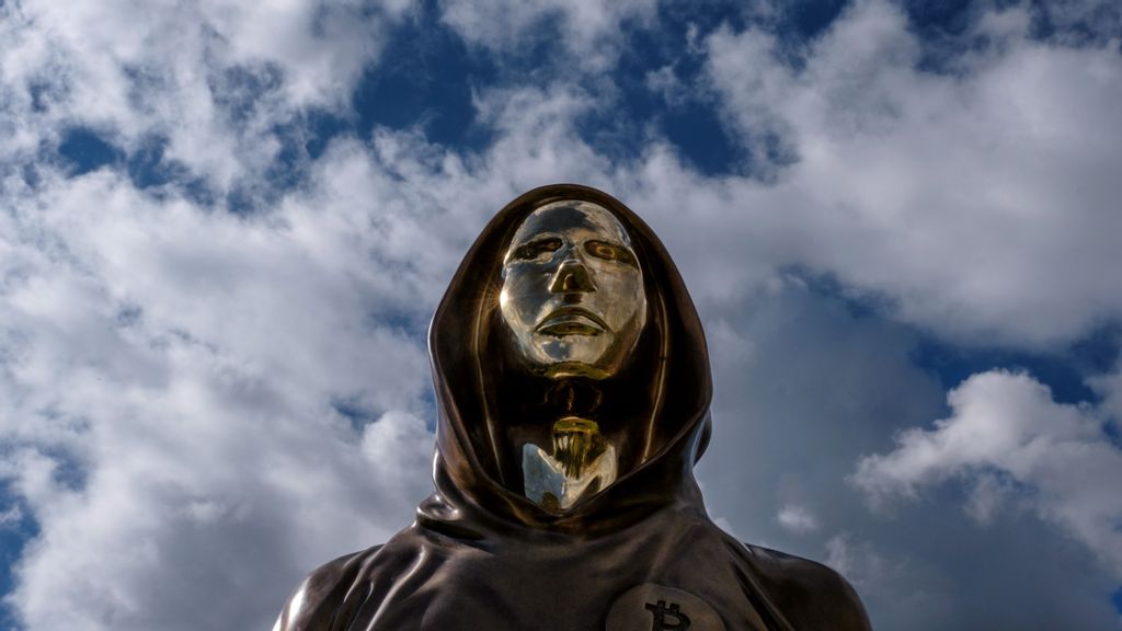 A statue of Satoshi Nakamoto, a presumed pseudonym used by the inventor of Bitcoin, is displayed in Graphisoft Park on September 22, 2021 in […]</p>
<p> <a href=