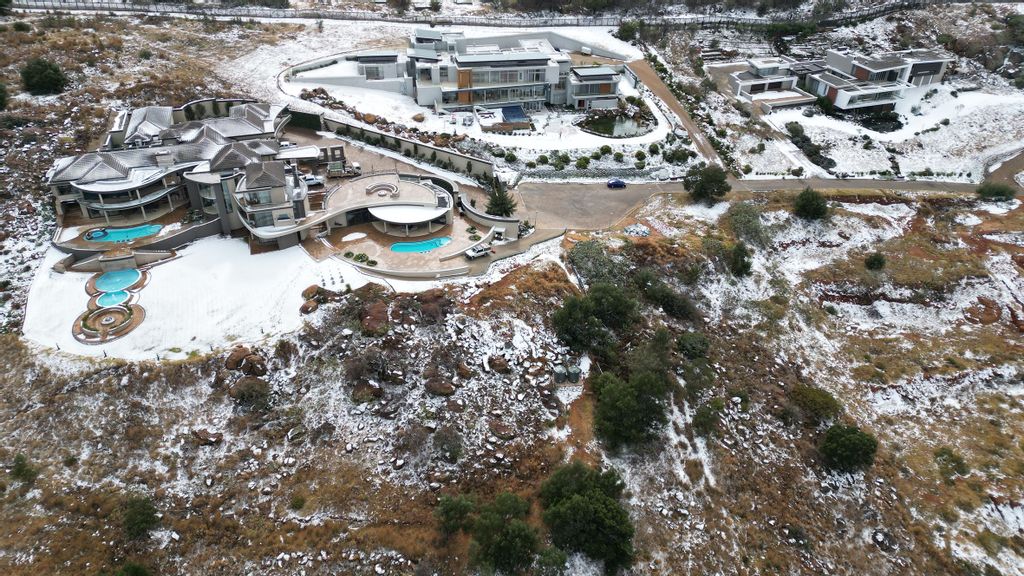 Rare Snowfall Delights Johannesburg Residents ⋆ Flag And Cross