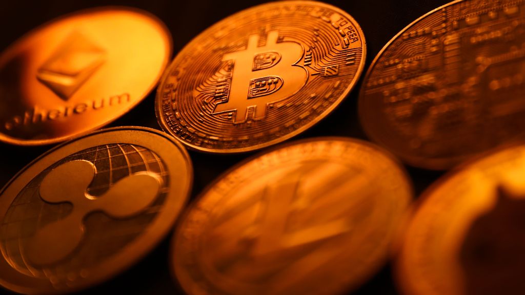 Representation of Bitcoin and other cryptocurrencies. Major cryptocurrencies faced a significant downturn on Thursday. (JAKUB PORZYCKI/NURPHOTO/GETTY IMAGES)
