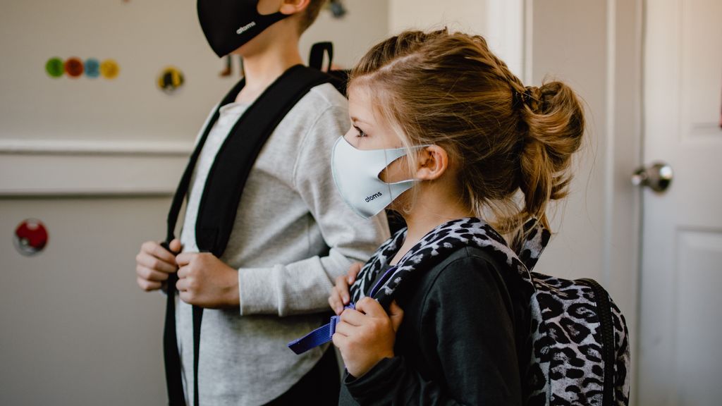 Students wearing masks to school as part of the Covid-19 protocol. Schools have closed down, some opting for online classes, amid rising Covid-19 infections across states in the US. KELLY SIKKEMA/UNSPLASH. 