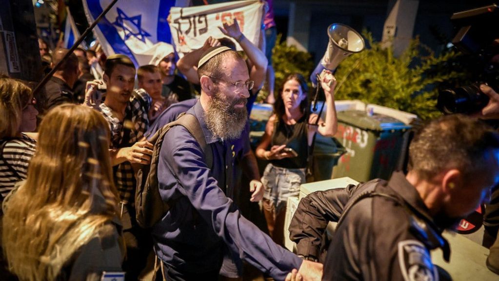       Rabbi Yigal Levenstein arrives to teach while activists protest against him in Tel Aviv, Sept. 19, 2023. Left-wing protesters attack, pursue rabbi on Tel Aviv streets. AVSHALOM SASSONI/JNS VIA FLASH90 