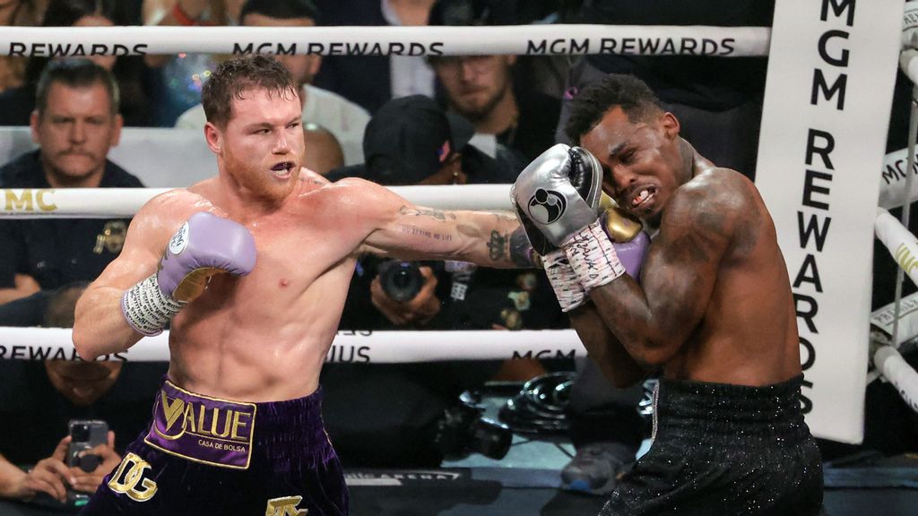 Canelo Alvarez (L) throws a left at Jermell Charlo in the fifth round of their super middleweight title. Alvarez retained his title after a win over Charlo in their Saturday night fight. MILLER/GETTY IMAGES.