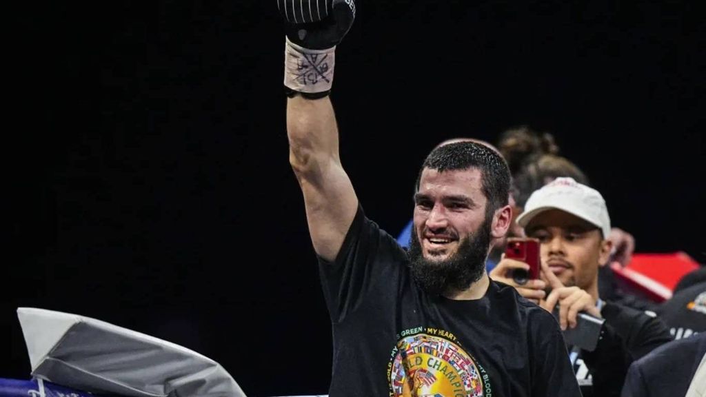 <p>Artur Beterbiev celebrates his victory against Callum Smith during their WBC, IBF and WBO light-heavyweight world championship fight at Videotron Centre. The Light Heavyweight Champions Artur Beterbiev and Dmitry Bivol are scheduled to square off in June 1, in Riyadh, Saudi Arabia. MATHIEU BELANGER/GETTY IMAGES.</p>