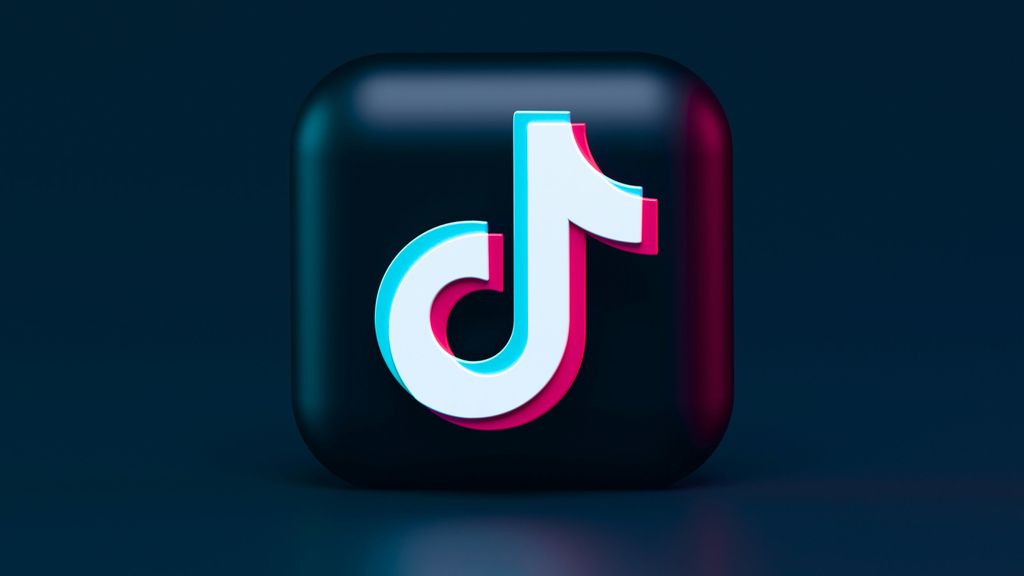 <p>El logo de TikTok en exhibición. La Cámara de Representantes aprobó un proyecto de ley bipartidista para prohibir TikTok en Estados Unidos. (ALEXANDER SHATOV/UNSPLASHED)</p>