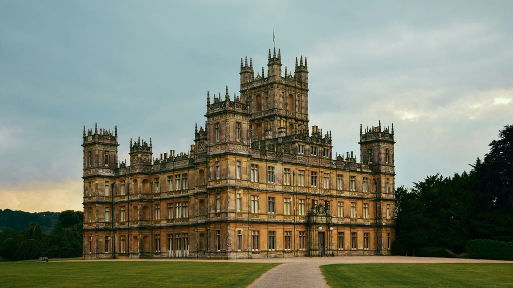       A photo a high-end mansion on the countryside. British aristocracy has had a bigger influence than ever in a new study. (TIM ALEX/UNSPLASHED) 