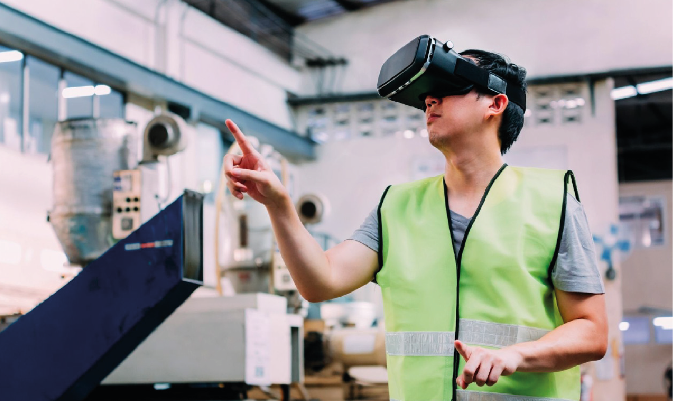 Cover Comment la Réalité Augmentée et Virtuelle renforcent la sécurité sur les sites industriels à risque?