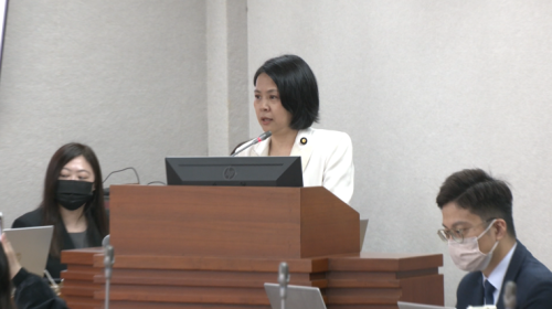 李貞秀立委資格有爭議 官員面對質詢無回應