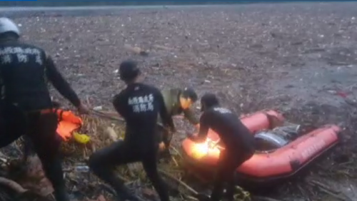 南投霧社水庫積滿水流柴 消防水上救援受阻礙
