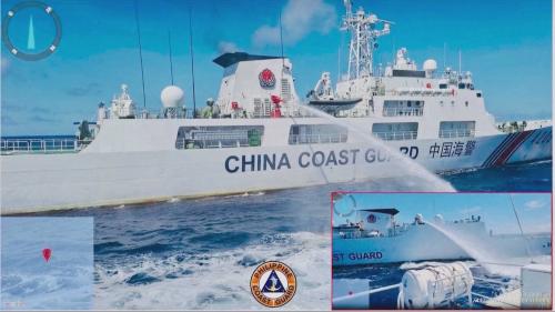 南海起對扴 中國海警用水炮射菲律賓補給船