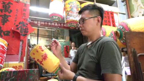 彰化鼓仔燈老店做普渡燈 共好兄弟炤路求平安