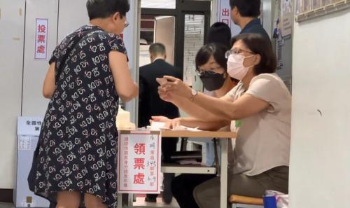 核三重紡今日公投 黃國昌參民眾黨員催票