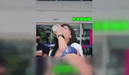 陳聖文送象徵核廢料罐裝水 楊智伃隨共啉落
