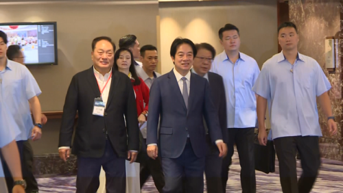總統宣佈明年普發一萬 黃國昌批評雙套標準